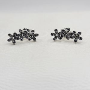 🌸 Authentic Pandora ⭐️RETIRED⭐️  DAISY STUD EARRINGS